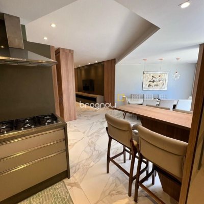 Cobertura com 318m², 4 quartos (sendo 4 suítes), 3 garagens, no bairro Cachoeira do Bom Jesus em Florianópolis