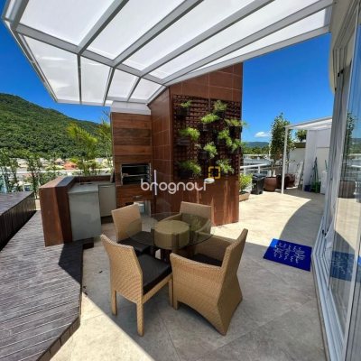 Cobertura com 318m², 4 quartos (sendo 4 suítes), 3 garagens, no bairro Cachoeira do Bom Jesus em Florianópolis