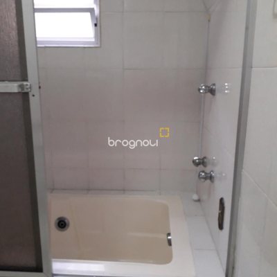 Casa com 153m², 2 quartos (sendo 1 suíte), 2 garagens, no bairro Barreiros em São José
