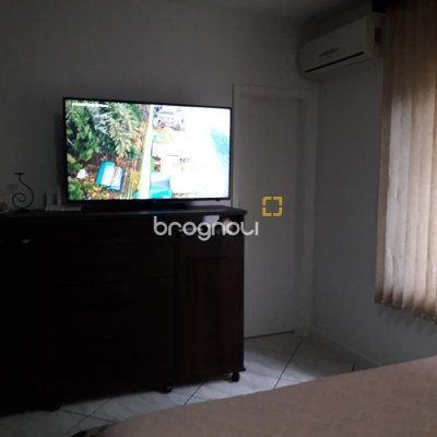 Casa com 153m², 2 quartos (sendo 1 suíte), 2 garagens, no bairro Barreiros em São José