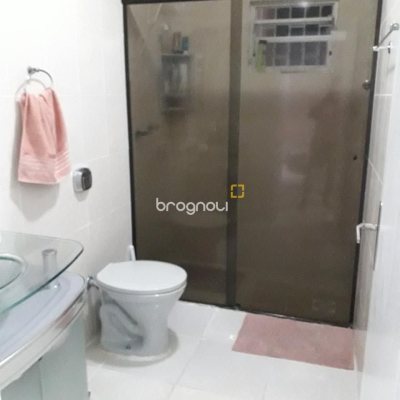 Casa com 153m², 2 quartos (sendo 1 suíte), 2 garagens, no bairro Barreiros em São José