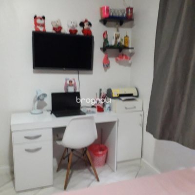 Casa com 153m², 2 quartos (sendo 1 suíte), 2 garagens, no bairro Barreiros em São José