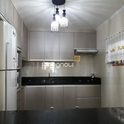 Casa com 153m², 2 quartos (sendo 1 suíte), 2 garagens, no bairro Barreiros em São José