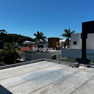 Casa de Condomínio com 220m², 4 quartos (sendo 4 suítes), 2 garagens, no bairro Cachoeira do Bom Jesus em Florianópolis