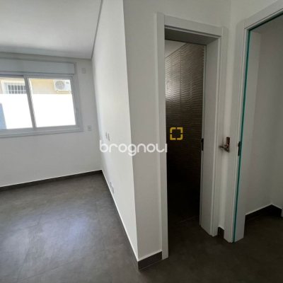 Casa de Condomínio com 220m², 4 quartos (sendo 4 suítes), 2 garagens, no bairro Cachoeira do Bom Jesus em Florianópolis