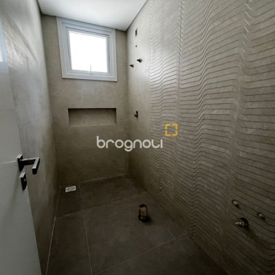Casa de Condomínio com 220m², 4 quartos (sendo 4 suítes), 2 garagens, no bairro Cachoeira do Bom Jesus em Florianópolis