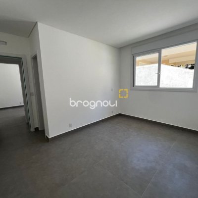 Casa de Condomínio com 220m², 4 quartos (sendo 4 suítes), 2 garagens, no bairro Cachoeira do Bom Jesus em Florianópolis