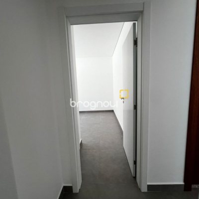 Casa de Condomínio com 220m², 4 quartos (sendo 4 suítes), 2 garagens, no bairro Cachoeira do Bom Jesus em Florianópolis
