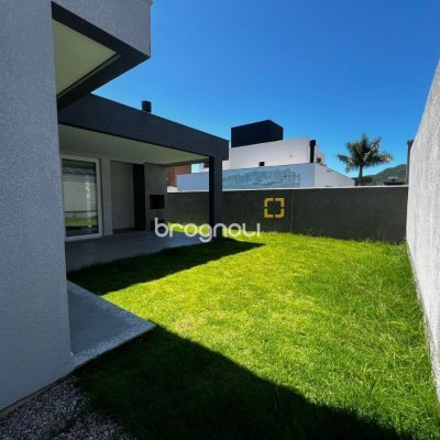 Casa de Condomínio com 220m², 4 quartos (sendo 4 suítes), 2 garagens, no bairro Cachoeira do Bom Jesus em Florianópolis