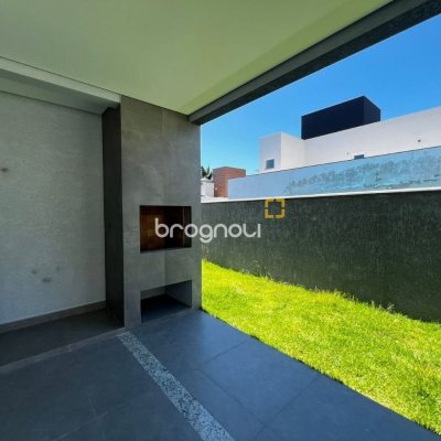Casa de Condomínio com 220m², 4 quartos (sendo 4 suítes), 2 garagens, no bairro Cachoeira do Bom Jesus em Florianópolis