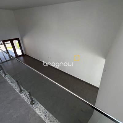 Casa de Condomínio com 220m², 4 quartos (sendo 4 suítes), 2 garagens, no bairro Cachoeira do Bom Jesus em Florianópolis