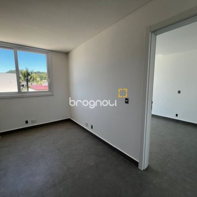 Casa de Condomínio com 220m², 4 quartos (sendo 4 suítes), 2 garagens, no bairro Cachoeira do Bom Jesus em Florianópolis