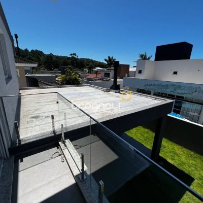 Casa de Condomínio com 220m², 4 quartos (sendo 4 suítes), 2 garagens, no bairro Cachoeira do Bom Jesus em Florianópolis