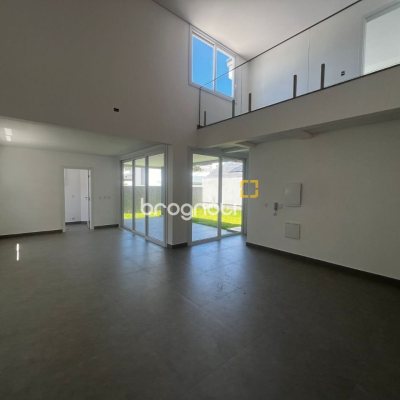 Casa de Condomínio com 220m², 4 quartos (sendo 4 suítes), 2 garagens, no bairro Cachoeira do Bom Jesus em Florianópolis