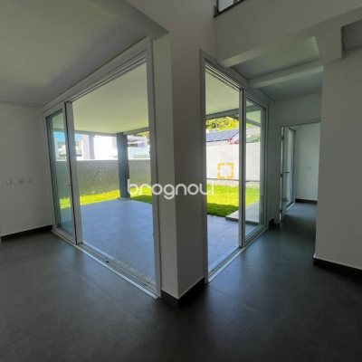 Casa de Condomínio com 220m², 4 quartos (sendo 4 suítes), 2 garagens, no bairro Cachoeira do Bom Jesus em Florianópolis