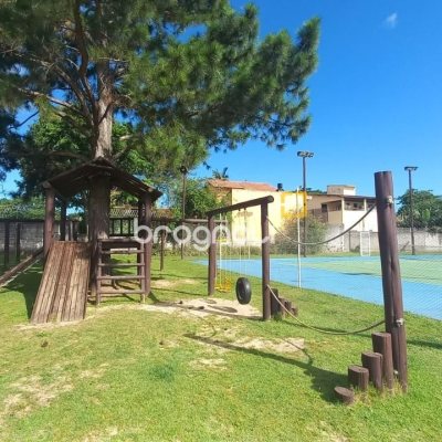 Casa de Condomínio com 214m², 4 quartos (sendo 1 suíte), 3 garagens, no bairro Campeche em Florianópolis