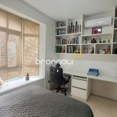Casa de Condomínio com 214m², 4 quartos (sendo 1 suíte), 3 garagens, no bairro Campeche em Florianópolis