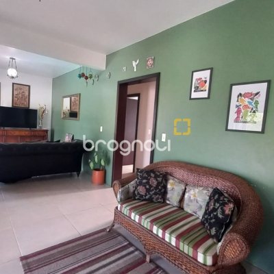 Casa de Condomínio com 214m², 4 quartos (sendo 1 suíte), 3 garagens, no bairro Campeche em Florianópolis