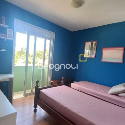 Casa de Condomínio com 214m², 4 quartos (sendo 1 suíte), 3 garagens, no bairro Campeche em Florianópolis