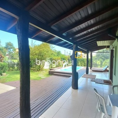 Casa de Condomínio com 214m², 4 quartos (sendo 1 suíte), 3 garagens, no bairro Campeche em Florianópolis