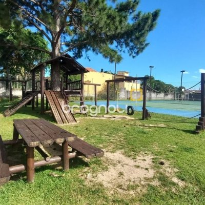 Casa de Condomínio com 214m², 4 quartos (sendo 1 suíte), 3 garagens, no bairro Campeche em Florianópolis