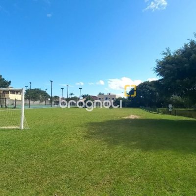 Casa de Condomínio com 214m², 4 quartos (sendo 1 suíte), 3 garagens, no bairro Campeche em Florianópolis
