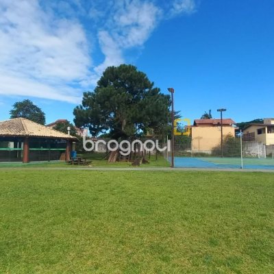 Casa de Condomínio com 214m², 4 quartos (sendo 1 suíte), 3 garagens, no bairro Campeche em Florianópolis