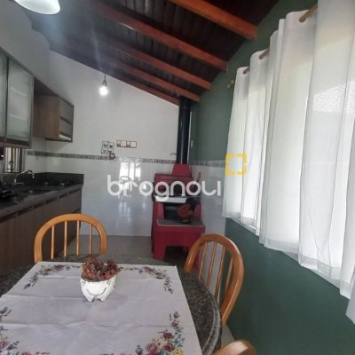 Casa de Condomínio com 214m², 4 quartos (sendo 1 suíte), 3 garagens, no bairro Campeche em Florianópolis