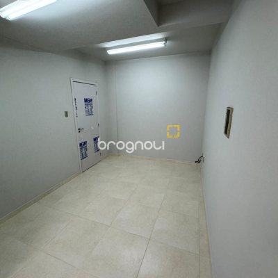 Sala com 25m², no bairro Centro em Florianópolis