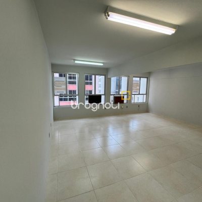 Sala com 25m², no bairro Centro em Florianópolis