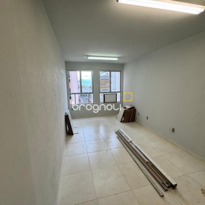 Sala com 25m², no bairro Centro em Florianópolis