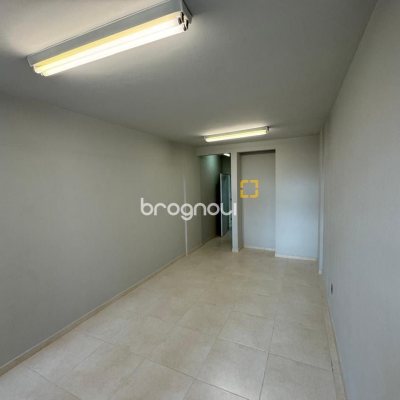 Sala com 25m², no bairro Centro em Florianópolis