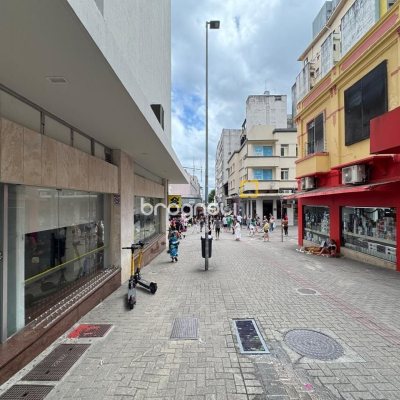 Sala com 25m², no bairro Centro em Florianópolis