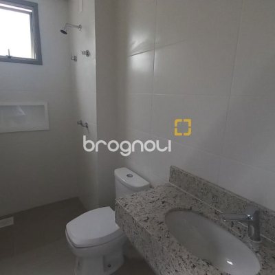 Apartamento com 76m², 3 quartos (sendo 1 suíte), 1 garagem, no bairro Carvoeira em Florianópolis
