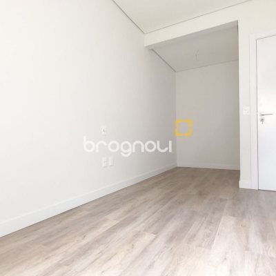 Apartamento com 76m², 3 quartos (sendo 1 suíte), 1 garagem, no bairro Carvoeira em Florianópolis
