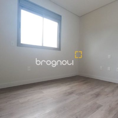 Apartamento com 76m², 3 quartos (sendo 1 suíte), 1 garagem, no bairro Carvoeira em Florianópolis