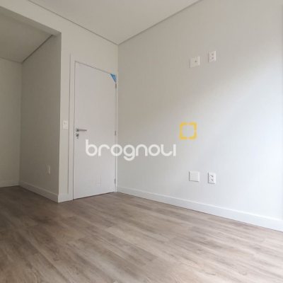 Apartamento com 76m², 3 quartos (sendo 1 suíte), 1 garagem, no bairro Carvoeira em Florianópolis