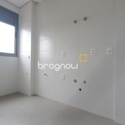 Apartamento com 39m², 1 quarto, 1 garagem, no bairro Carvoeira em Florianópolis