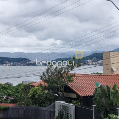 Casa com 274m², 5 quartos (sendo 3 suítes), 4 garagens, no bairro Itaguaçu em Florianópolis
