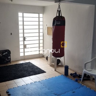 Casa com 274m², 5 quartos (sendo 3 suítes), 4 garagens, no bairro Itaguaçu em Florianópolis