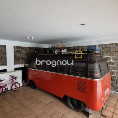 Casa com 274m², 5 quartos (sendo 3 suítes), 4 garagens, no bairro Itaguaçu em Florianópolis
