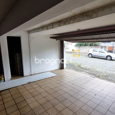 Casa com 274m², 5 quartos (sendo 3 suítes), 4 garagens, no bairro Itaguaçu em Florianópolis