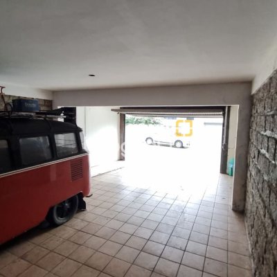 Casa com 274m², 5 quartos (sendo 3 suítes), 4 garagens, no bairro Itaguaçu em Florianópolis