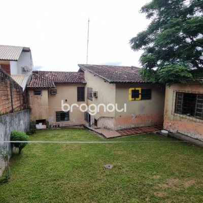 Casa com 274m², 5 quartos (sendo 3 suítes), 4 garagens, no bairro Itaguaçu em Florianópolis