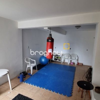 Casa com 274m², 5 quartos (sendo 3 suítes), 4 garagens, no bairro Itaguaçu em Florianópolis