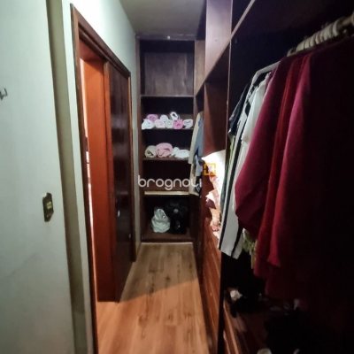 Casa com 274m², 5 quartos (sendo 3 suítes), 4 garagens, no bairro Itaguaçu em Florianópolis