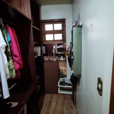 Casa com 274m², 5 quartos (sendo 3 suítes), 4 garagens, no bairro Itaguaçu em Florianópolis