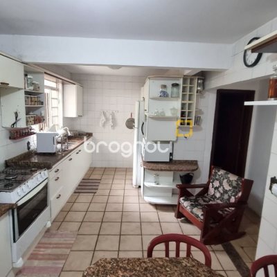 Casa com 274m², 5 quartos (sendo 3 suítes), 4 garagens, no bairro Itaguaçu em Florianópolis