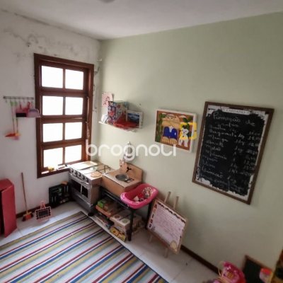 Casa com 274m², 5 quartos (sendo 3 suítes), 4 garagens, no bairro Itaguaçu em Florianópolis