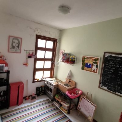 Casa com 274m², 5 quartos (sendo 3 suítes), 4 garagens, no bairro Itaguaçu em Florianópolis